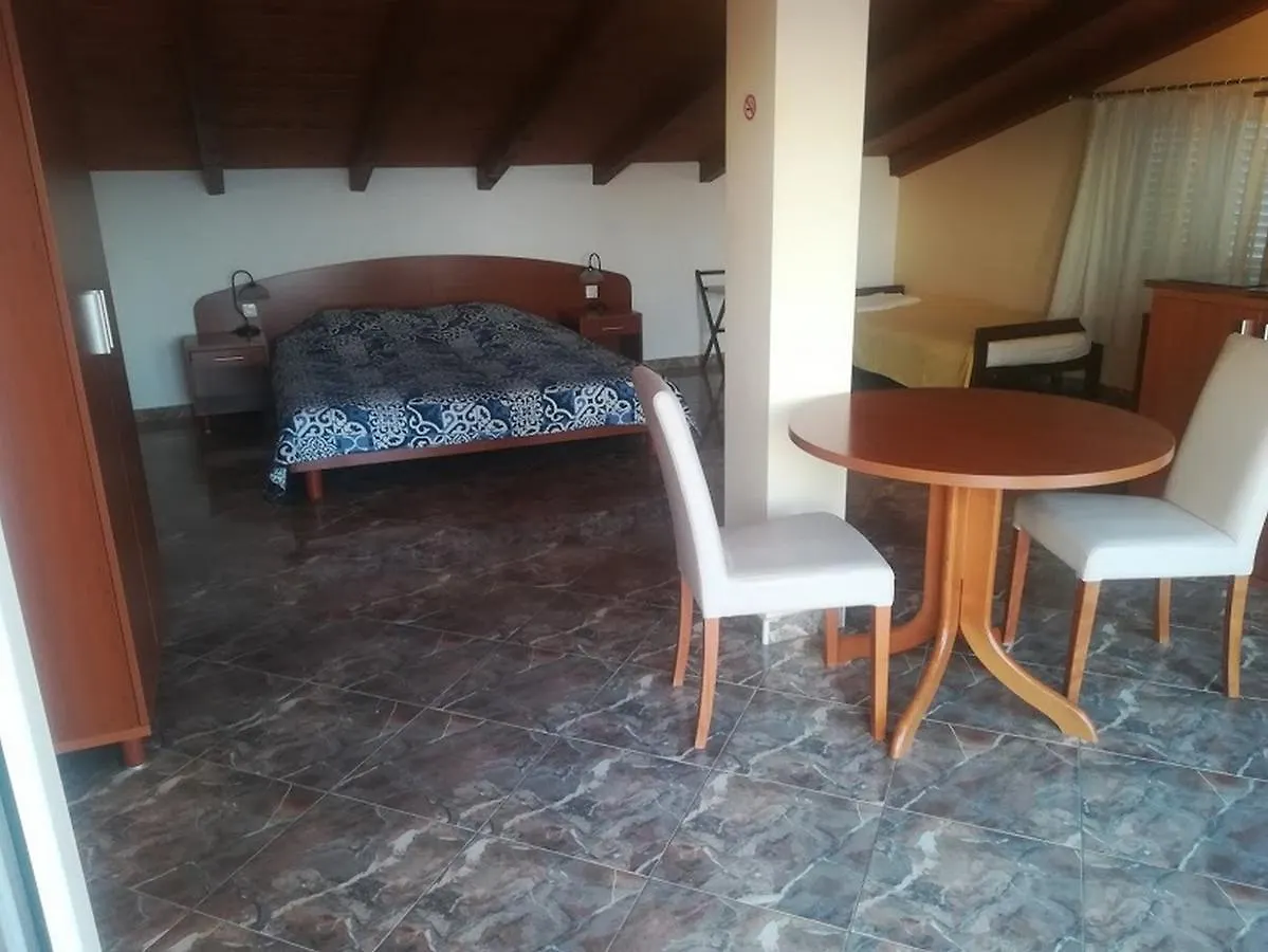 Apartments Barisic Hrvatskih Zrtava 404 Seget Vranjica Trogir 0*,  Chorvatsko